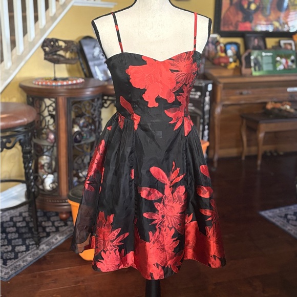 JESSICA SIMPSON FLORAL MINI DRESS - Picture 7 of 8